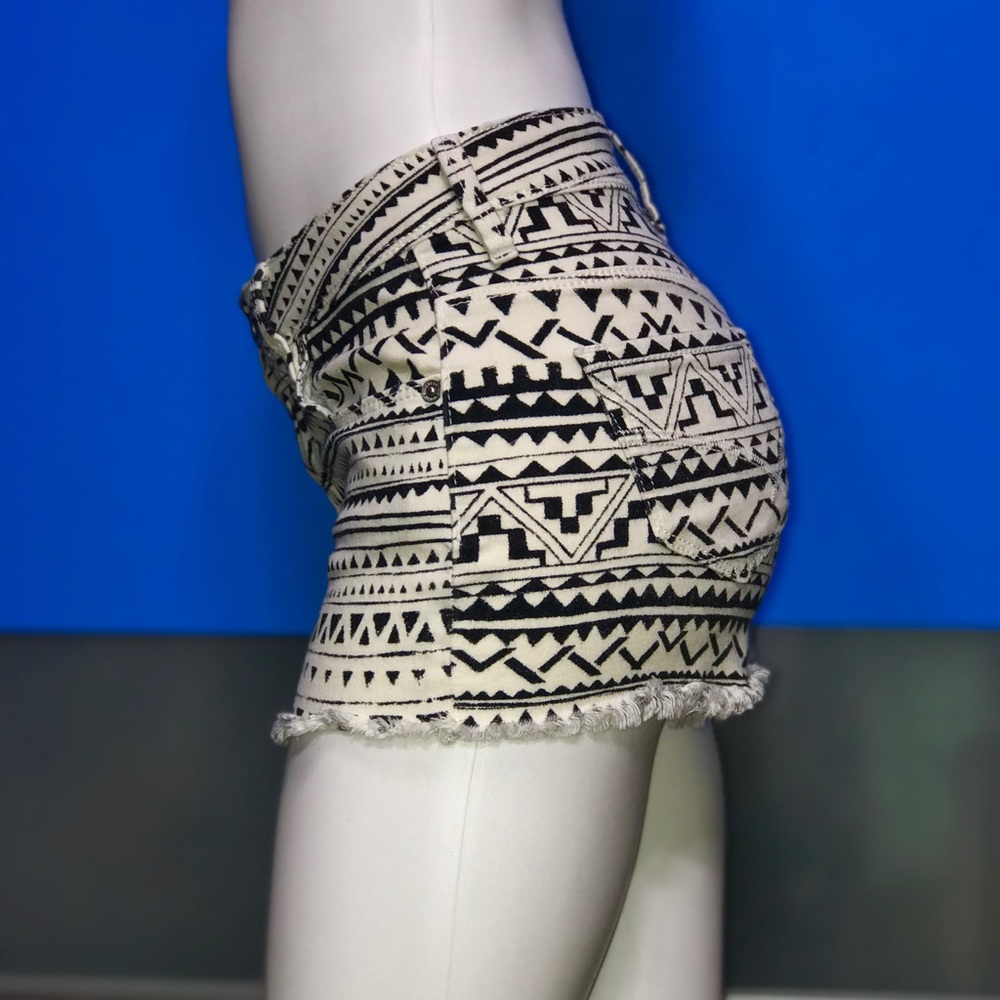 BULLHEAD • Geometric Short Cutoffs / size (0/P) - Picture 3 of 6